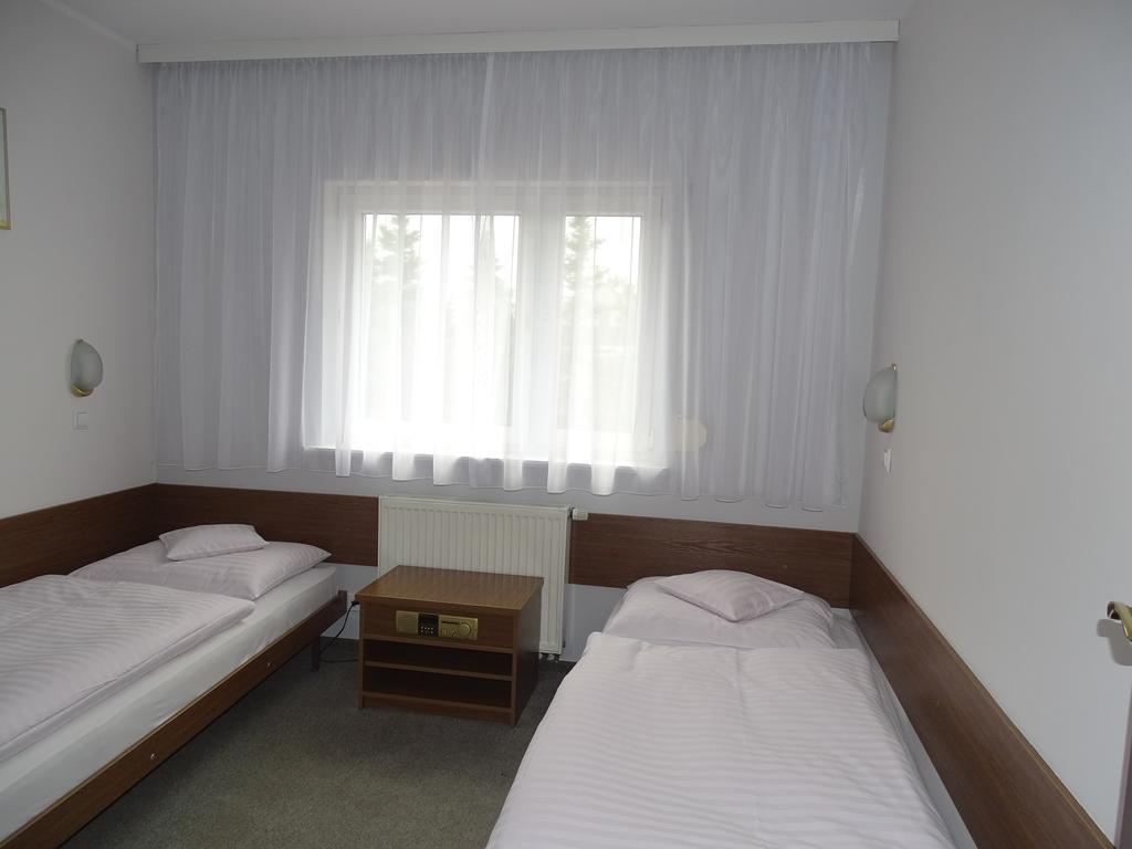 Motel 2000 Stęszew Buitenkant foto