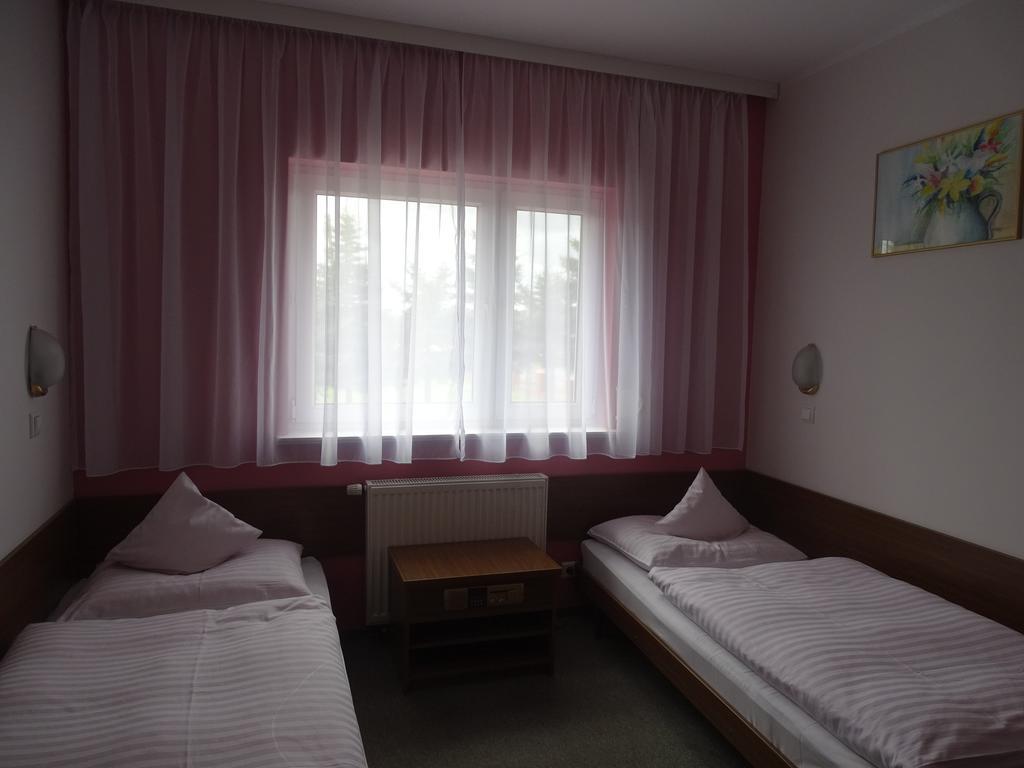 Motel 2000 Stęszew Buitenkant foto