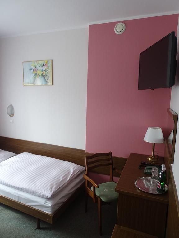 Motel 2000 Stęszew Buitenkant foto