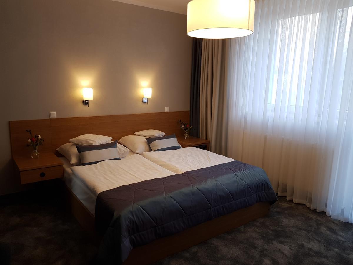 Motel 2000 Stęszew Buitenkant foto