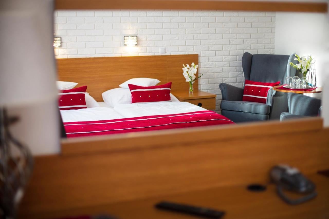 Motel 2000 Stęszew Buitenkant foto