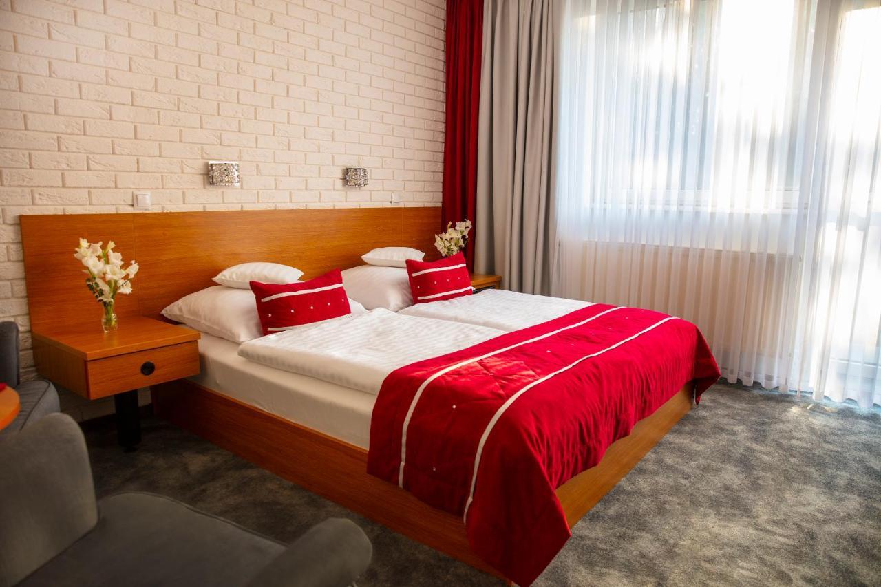 Motel 2000 Stęszew Buitenkant foto