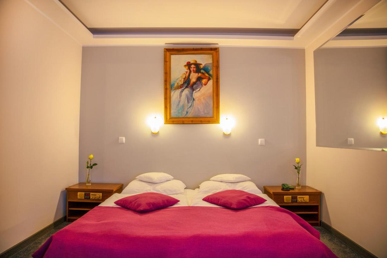 Motel 2000 Stęszew Buitenkant foto